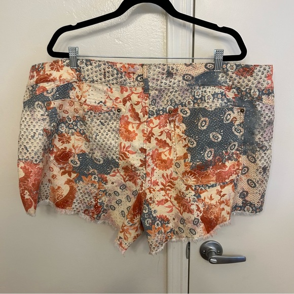 Pilcro The Wanderer Low Rise Shorts Floral Patch Print Size 22W Summer Fun - Picture 8 of 12